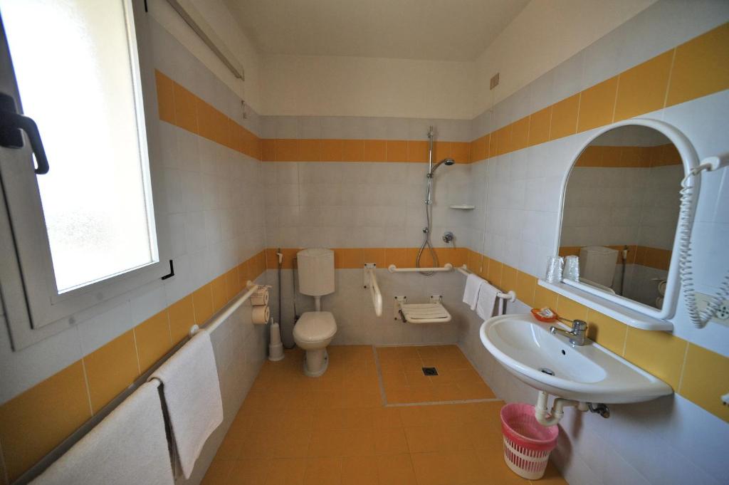 Koupelna v ubytování Hotel Aspe