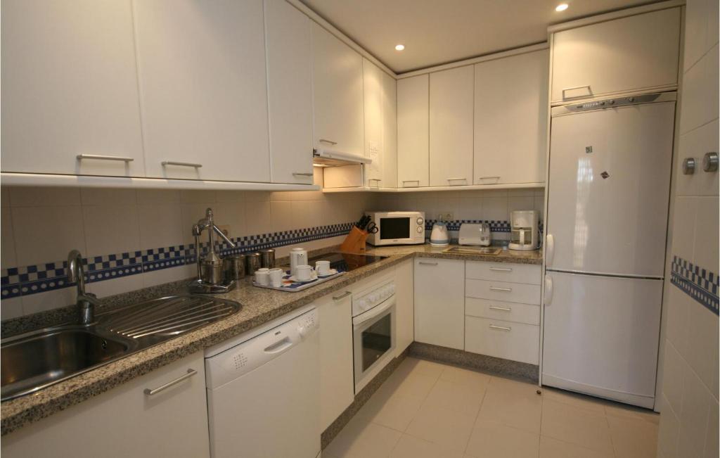 Kuchyňa alebo kuchynka v ubytovaní Nice Apartment In Marbella-El Rosario