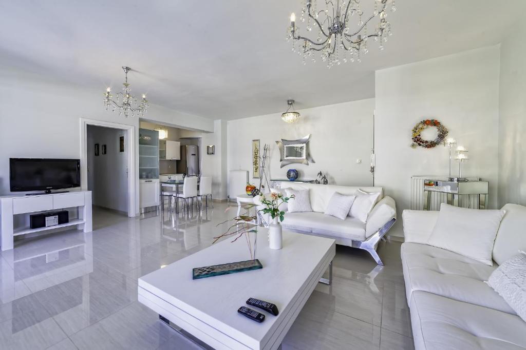 Televízia a/alebo spoločenská miestnosť v ubytovaní Luxury Apartment Stella