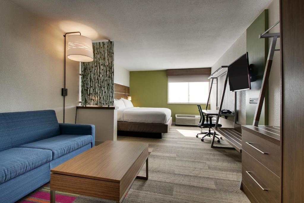 Holiday Inn Express & Suites Wapakoneta by IHG - King Suite - Hearing Accessible/Non-Smoking
