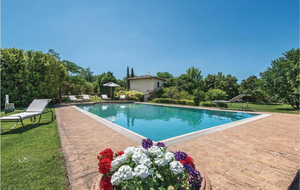 a swimming pool in a yard with flowers next to it at Villa Lavinia in Vitorchiano