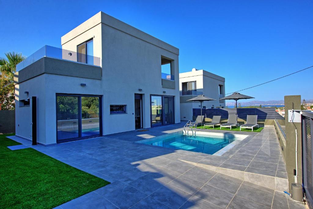Bazén v ubytování Villa Maripol by PosarelliVillas nebo v jeho okolí