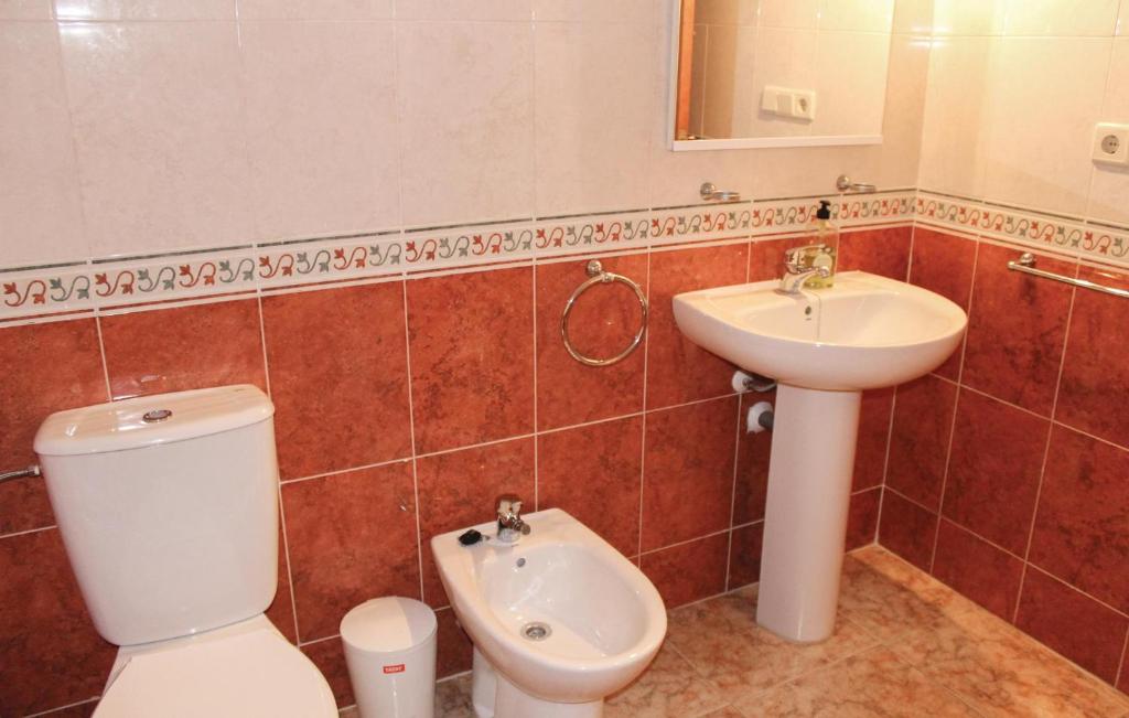 A bathroom at Amazing Apartment In Orihuela Costa