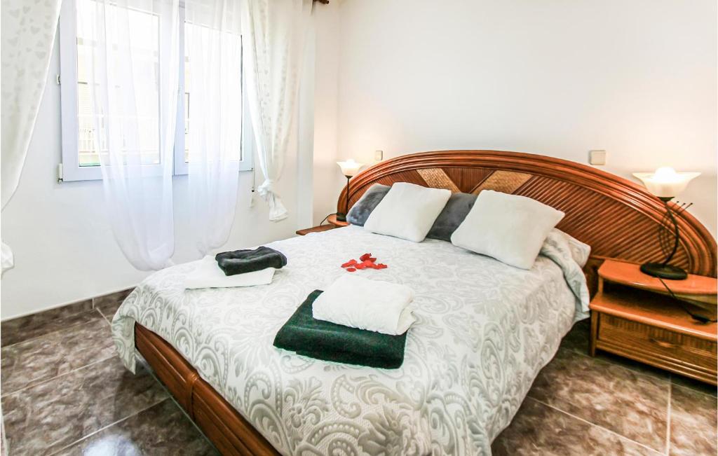 Posteľ alebo postele v izbe v ubytovaní Amazing Apartment In Santa Pola