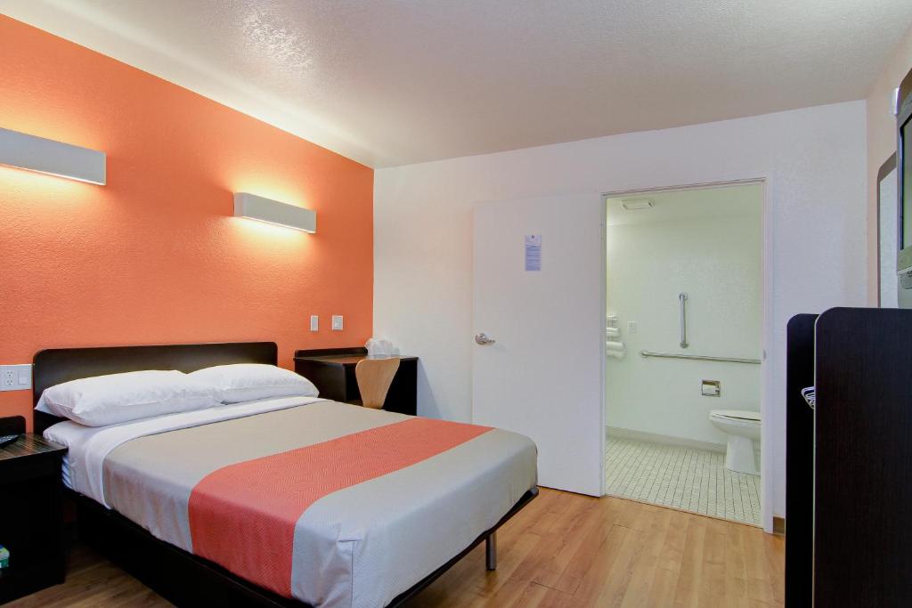 Motel 6 Old town Scottsdale Fashion Square photo