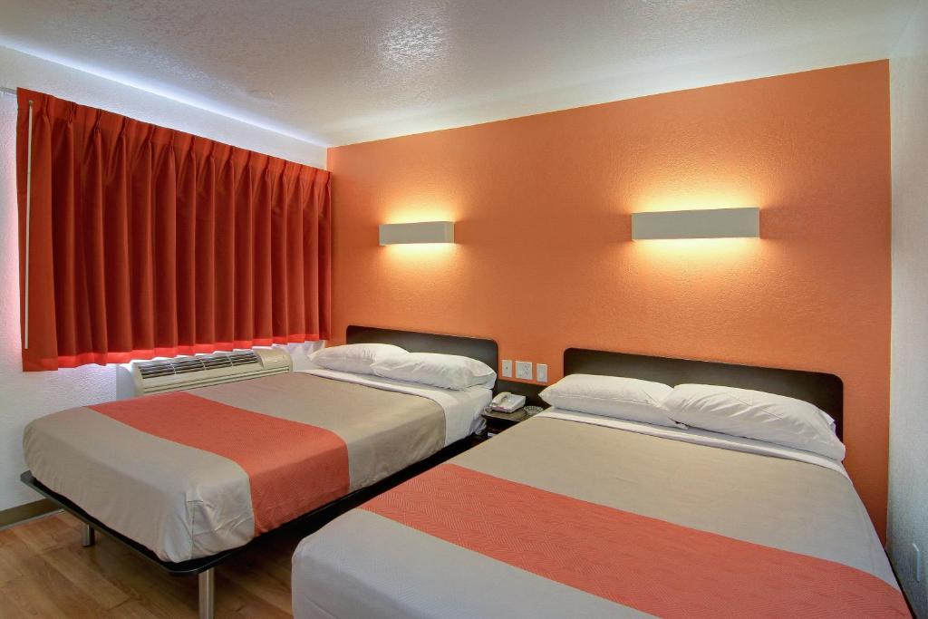 Motel 6 Old town Scottsdale Fashion Square photo