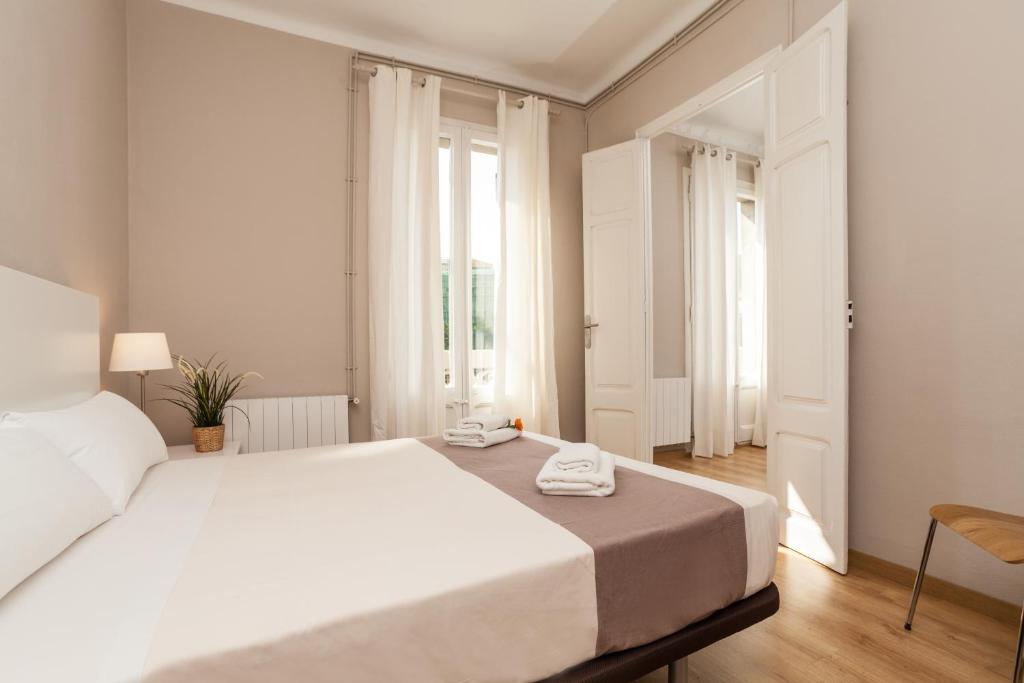 Housalia Sagrada Familia - Apartamento De Tres Dormitorios