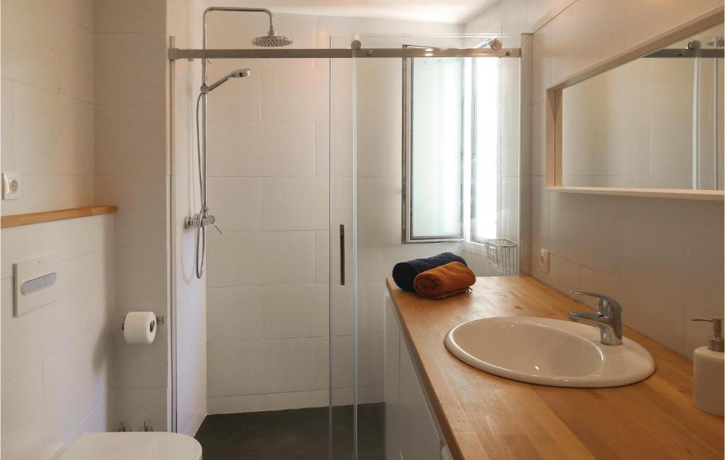 Kúpeľňa v ubytovaní Nice Apartment In Tossa De Mar