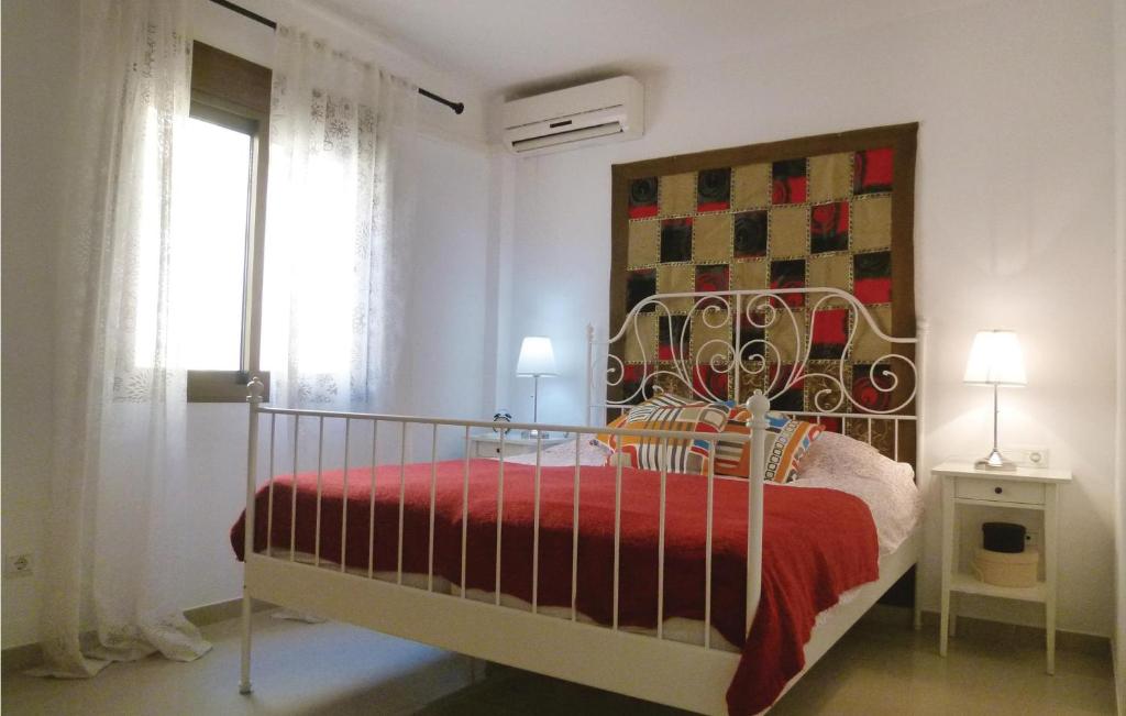 Łóżko lub łóżka w pokoju w obiekcie Cozy Home In Nerja With Wifi