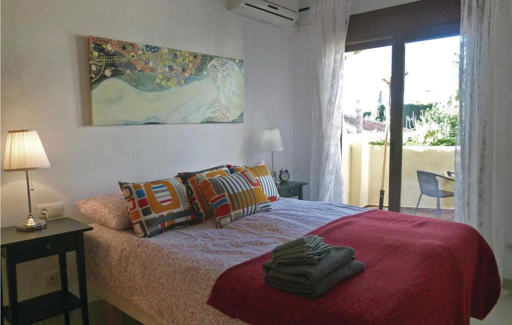 Łóżko lub łóżka w pokoju w obiekcie Cozy Home In Nerja With Wifi