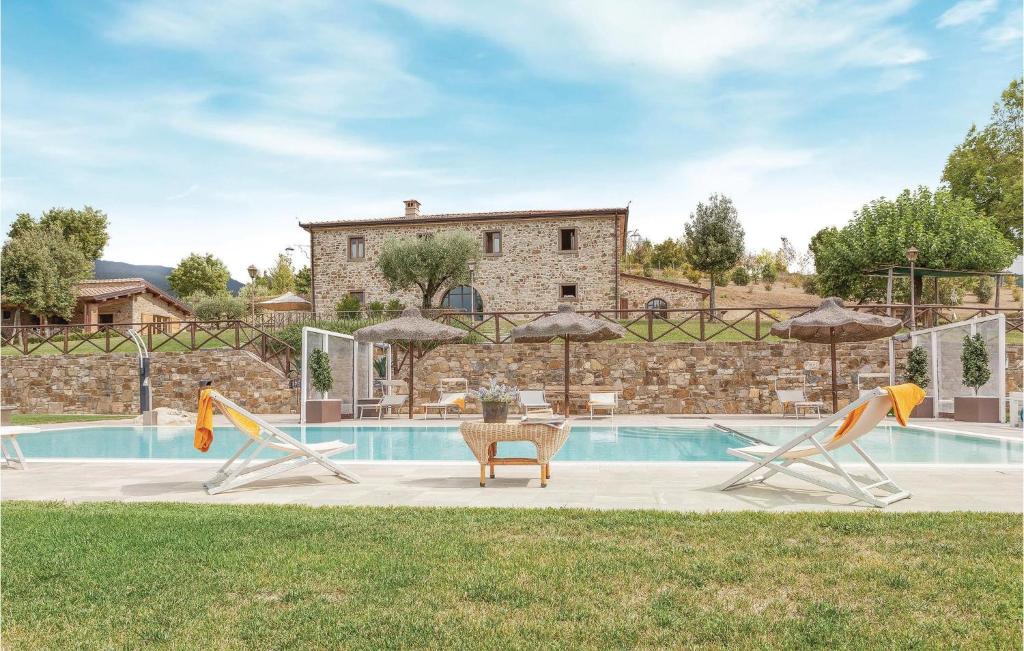 Bazén v ubytování Resort Le Rose nebo v jeho okolí