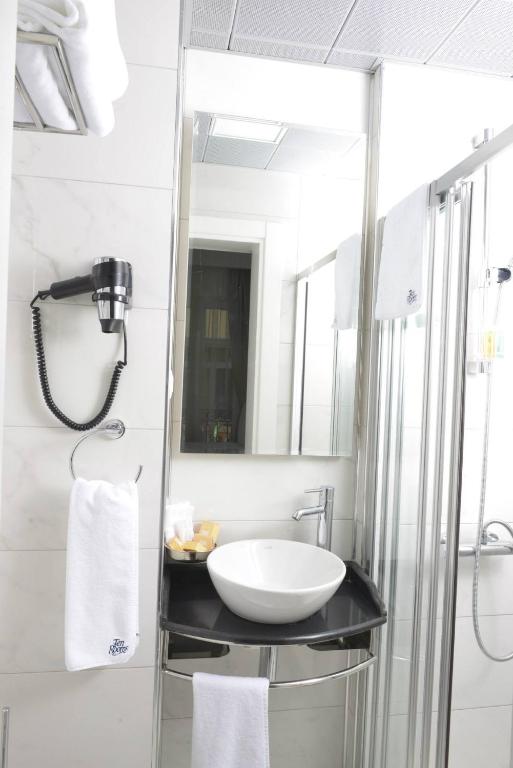 Ten Rooms Istanbul Hotel - 16