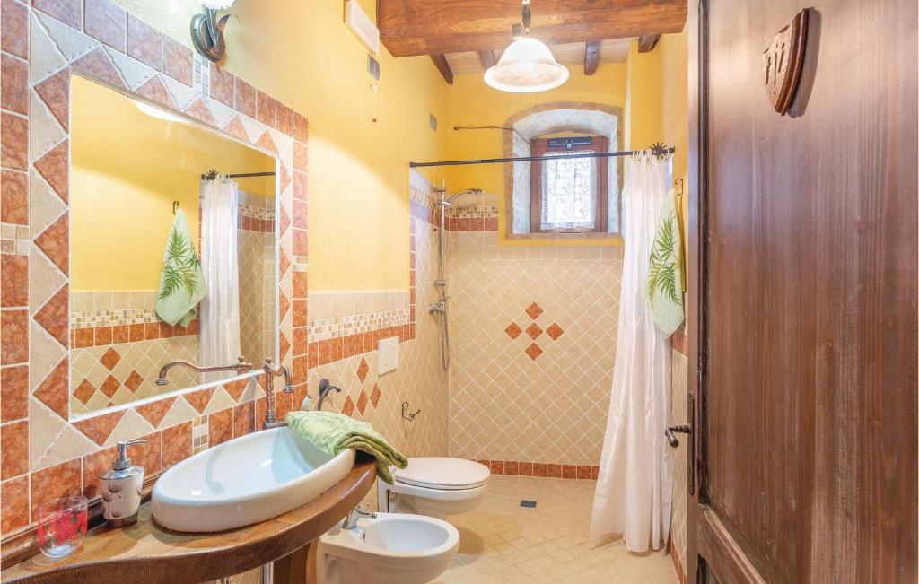Łazienka w obiekcie Nice Apartment In Città Di Castello Pg