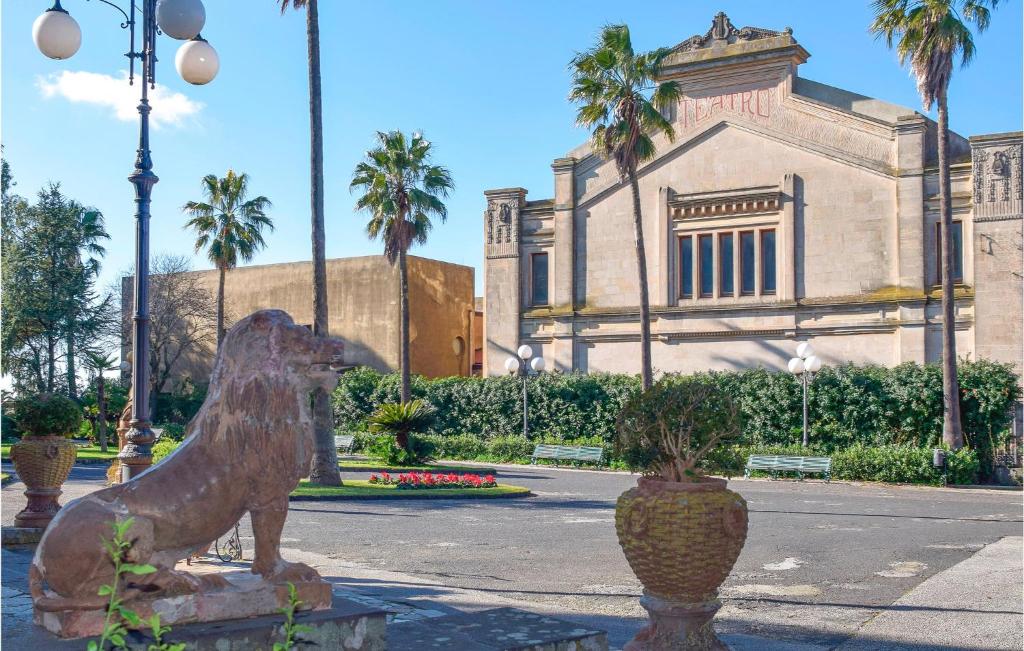 A garden outside 3 Bedroom Nice Home In Ragusa