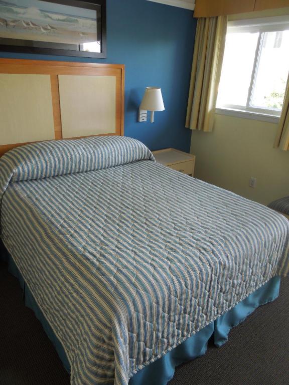 Postel nebo postele na pokoji v ubytování Royal Atlantic Beach Resort