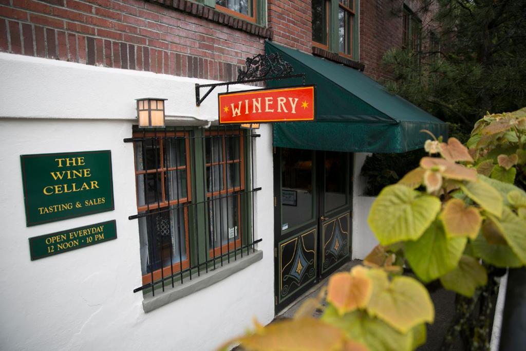 Certifikát, hodnocení, plakát nebo jiný dokument vystavený v ubytování McMenamins Edgefield