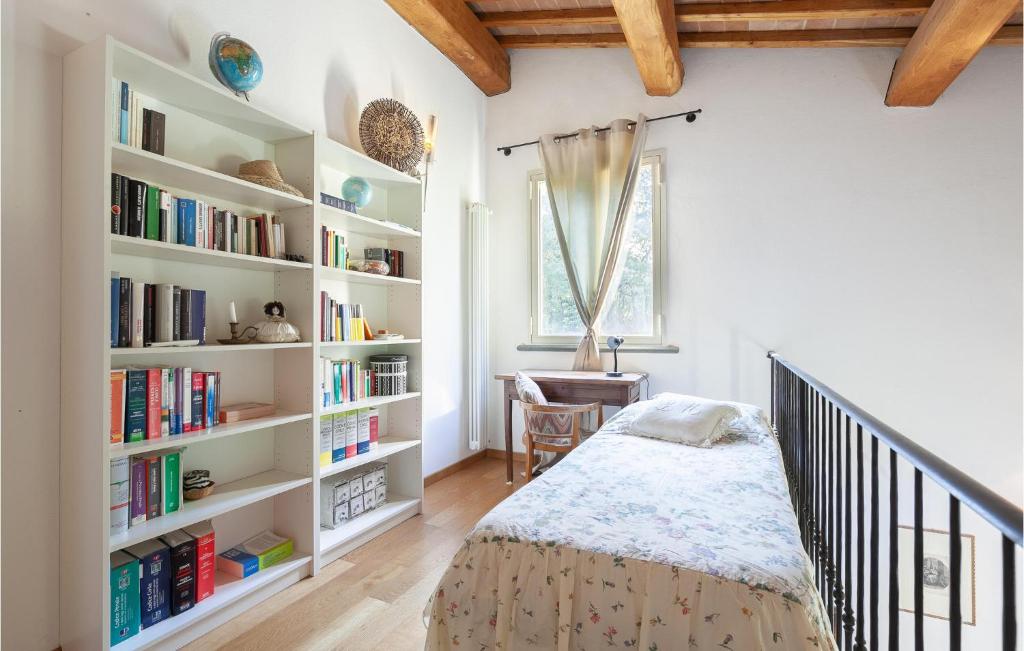 Posteľ alebo postele v izbe v ubytovaní Cozy Home In Pontedera Pi With Wifi
