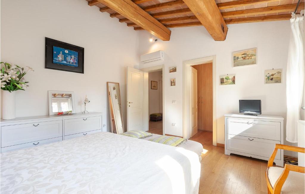Posteľ alebo postele v izbe v ubytovaní Cozy Home In Pontedera Pi With Wifi