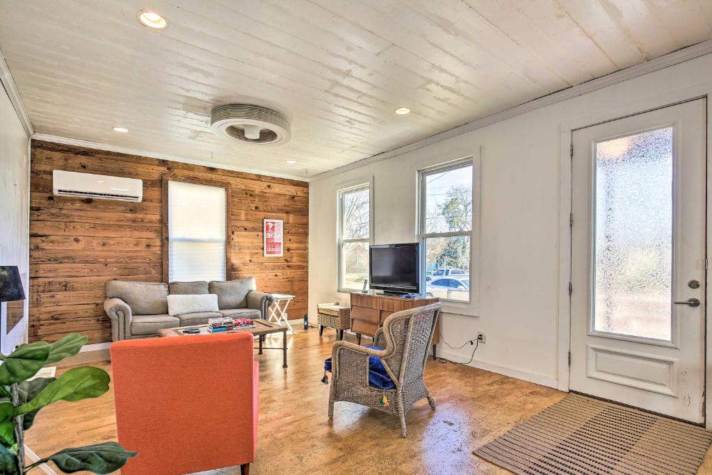 Contemporary San Antonio Home with Private Yard, San Antonio Updated