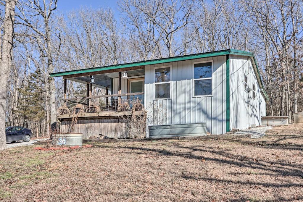 Afbeelding uit fotogalerij van Rustic Retreat - Steps to Pomme De Terre Lake 