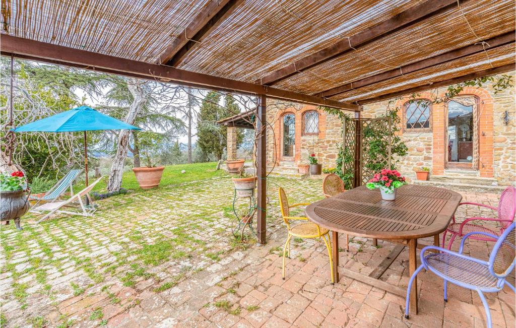 a patio with a table and chairs and an umbrella at Nice Home In Greve In Chianti With 3 Bedrooms And Wifi in Greve in Chianti