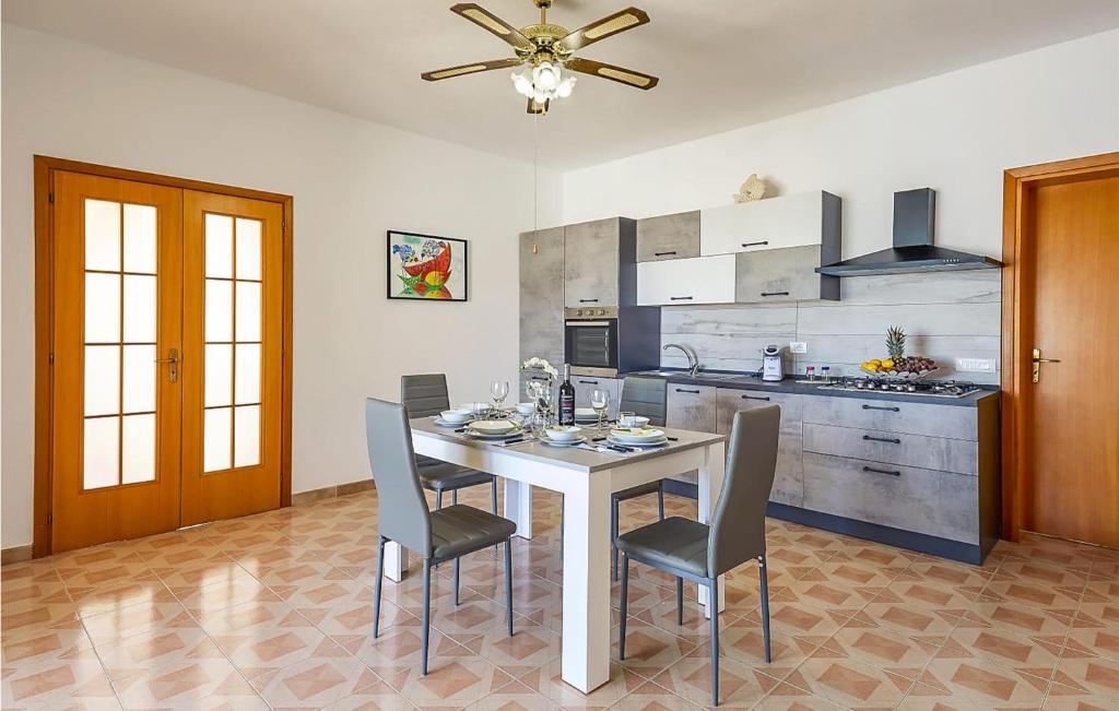 A kitchen or kitchenette at Villa Natalia