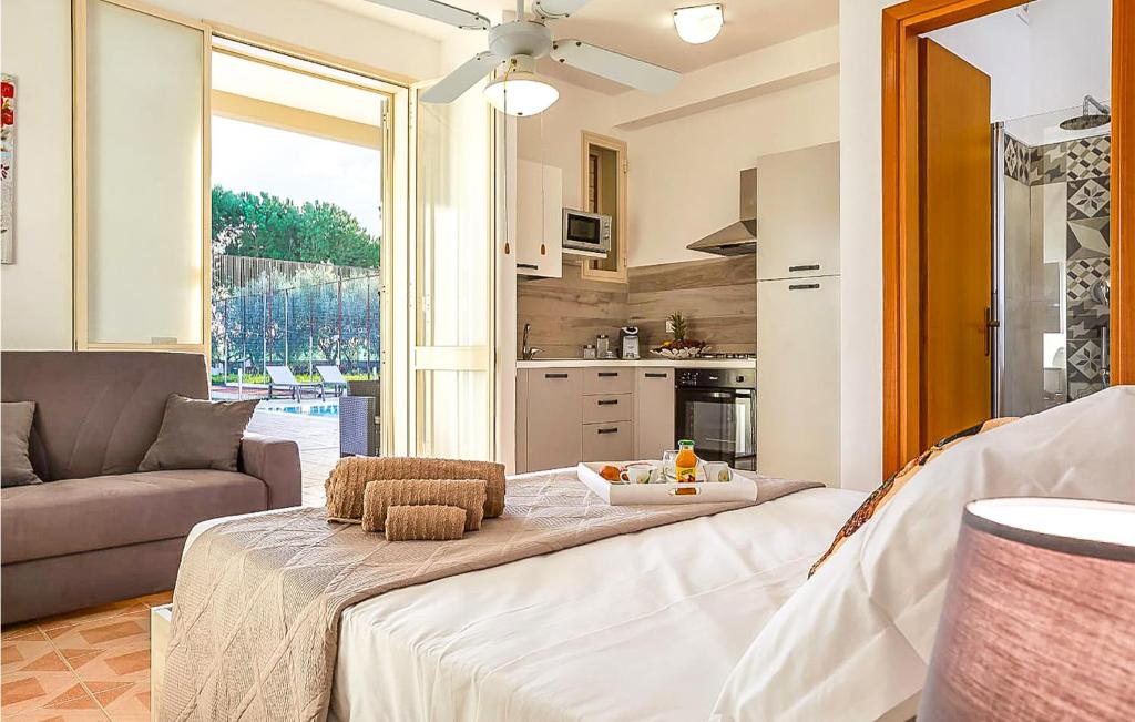 A kitchen or kitchenette at Villa Natalia