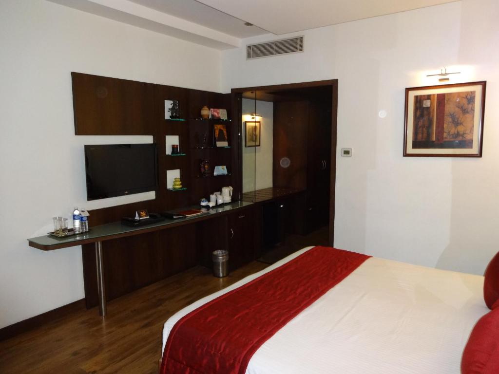 Postel nebo postele na pokoji v ubytování Regency Madurai by GRT Hotels