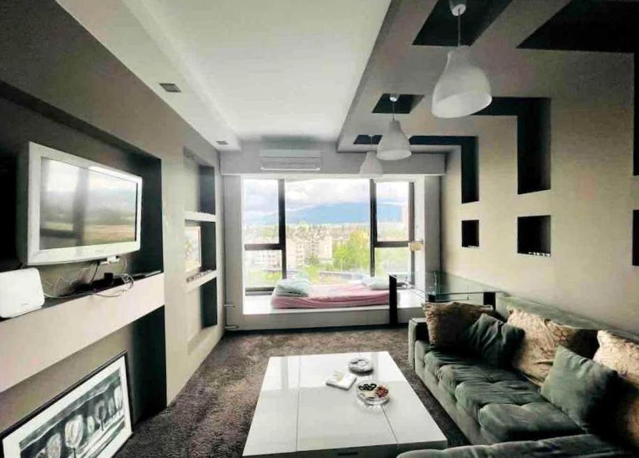 Mountain view, comfortable and designed space :)