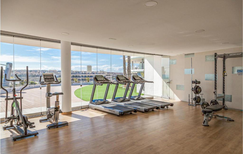 Posilňovňa alebo fitness centrum v ubytovaní Nice Apartment In Los Arenales Del Sol