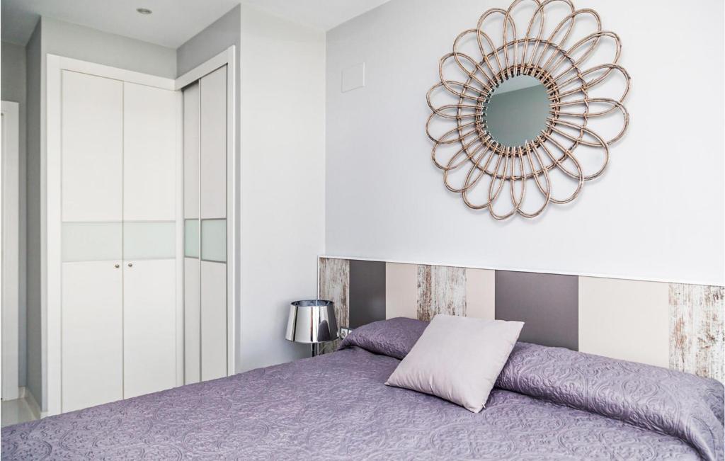 Posteľ alebo postele v izbe v ubytovaní Nice Apartment In Los Arenales Del Sol