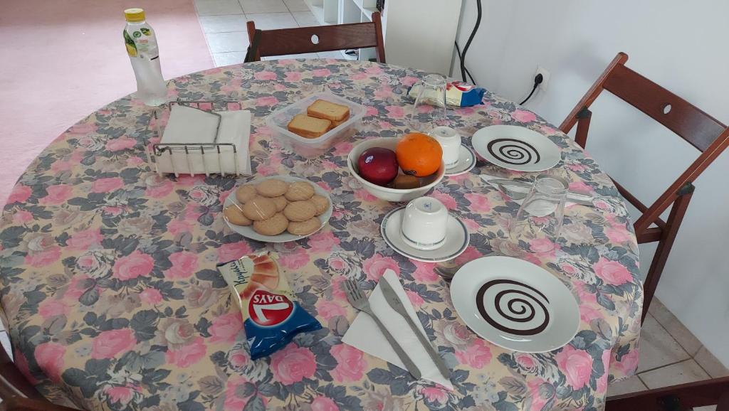 Joan's airport apartment - 16