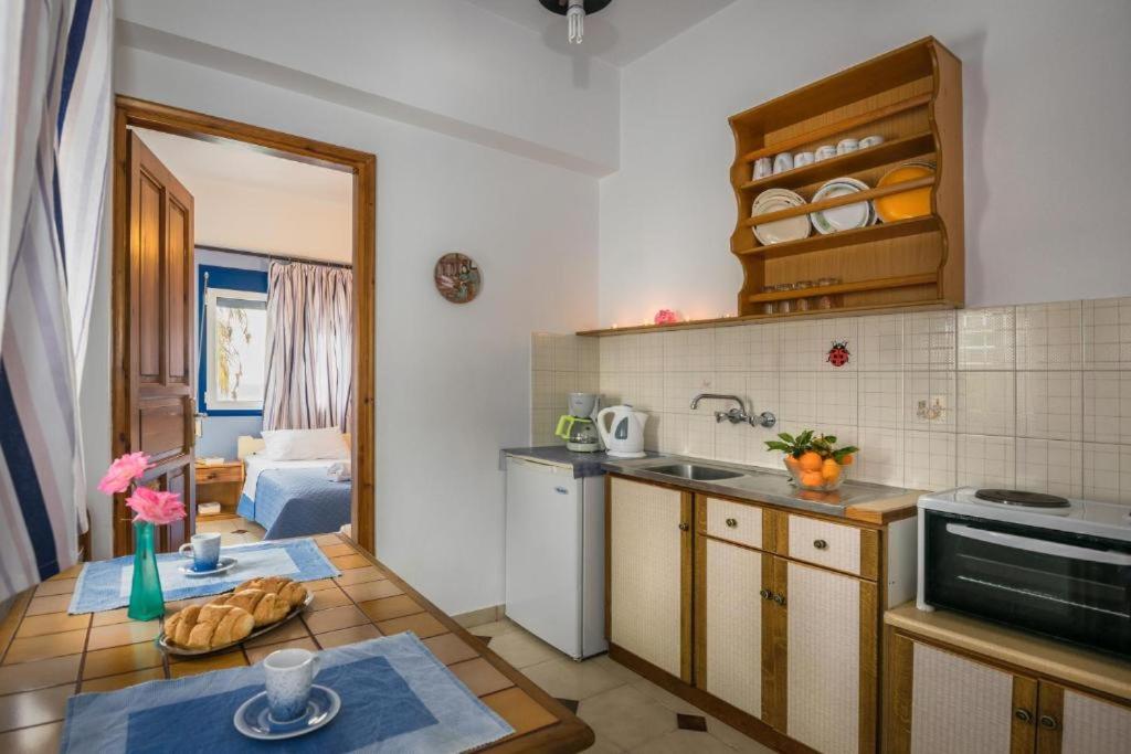 A kitchen or kitchenette at Creta Sky
