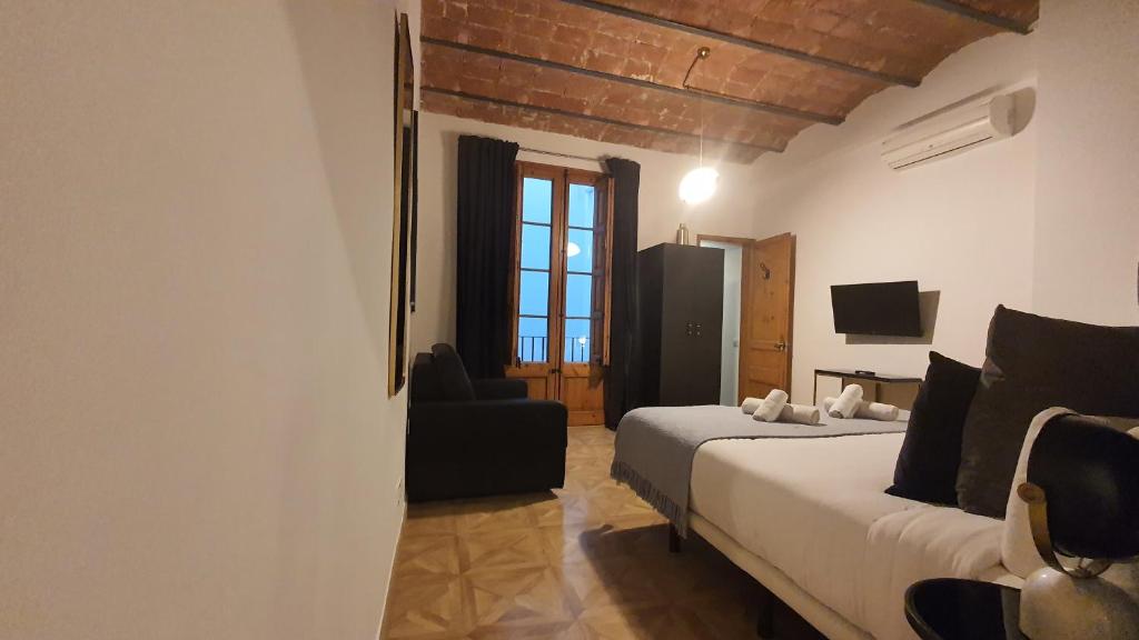 Postel nebo postele na pokoji v ubytování Barrio Gotico Apartments Escudellers