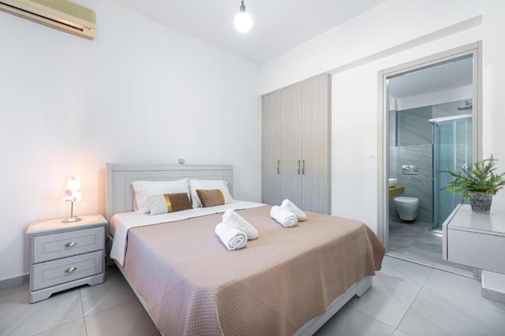 A bed or beds in a room at Creta Sky