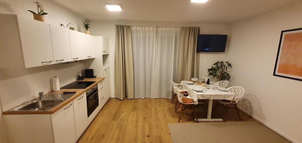Weingut & Ferienwohnungen Lenhard - Apartment With Terrace