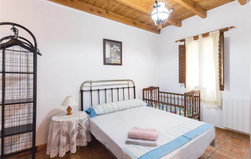 Posteľ alebo postele v izbe v ubytovaní 13 Bedroom Cozy Home In Sayalonga