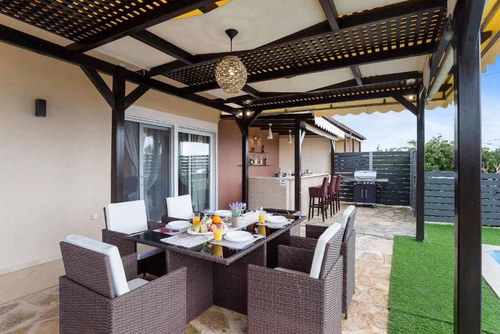 Balkón nebo terasa v ubytování Nikos Dimitra Luxury Home BY APOKORONAS-VILLAS