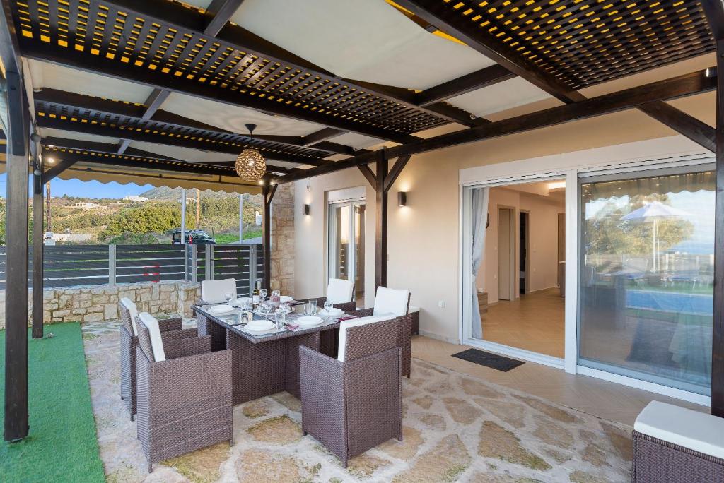 Balkón nebo terasa v ubytování Nikos Dimitra Luxury Home BY APOKORONAS-VILLAS