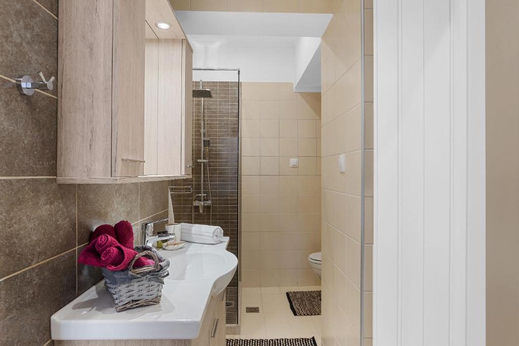 Koupelna v ubytování Nikos Dimitra Luxury Home BY APOKORONAS-VILLAS