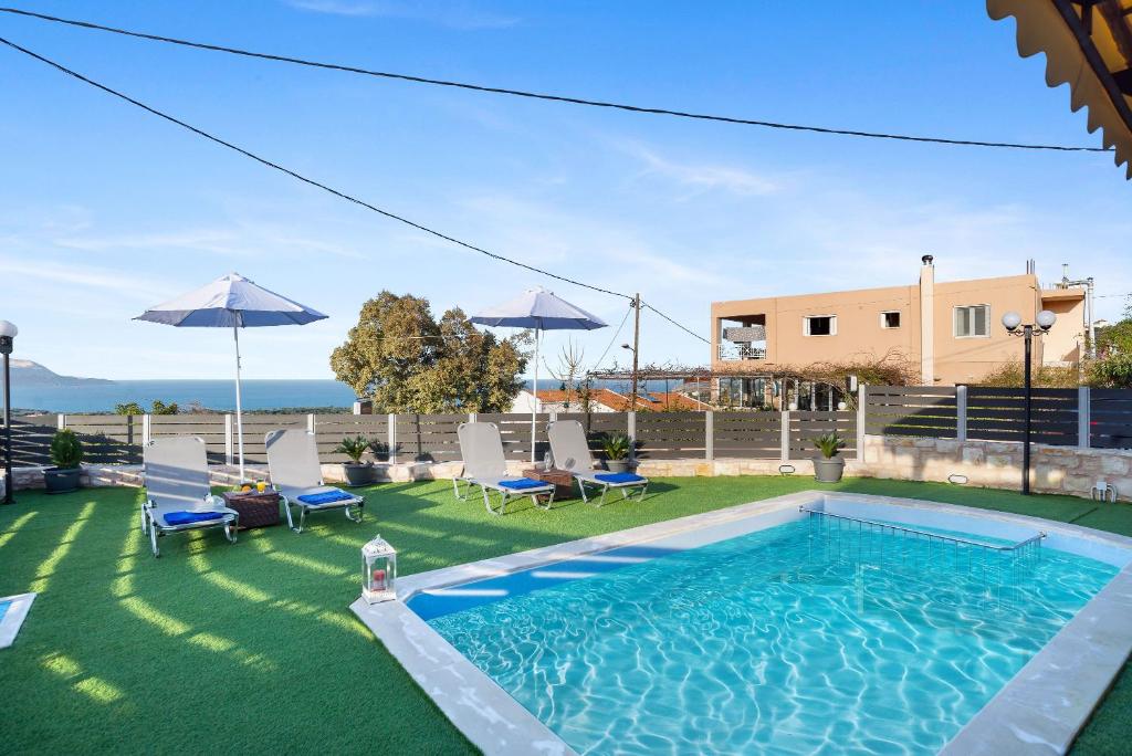 Bazén v ubytování Nikos Dimitra Luxury Home BY APOKORONAS-VILLAS nebo v jeho okolí