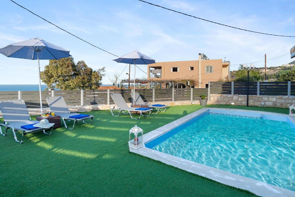 Bazén v ubytování Nikos Dimitra Luxury Home BY APOKORONAS-VILLAS nebo v jeho okolí