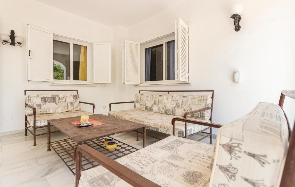 Część wypoczynkowa w obiekcie 7 Bedroom Amazing Home In Mijas Costa