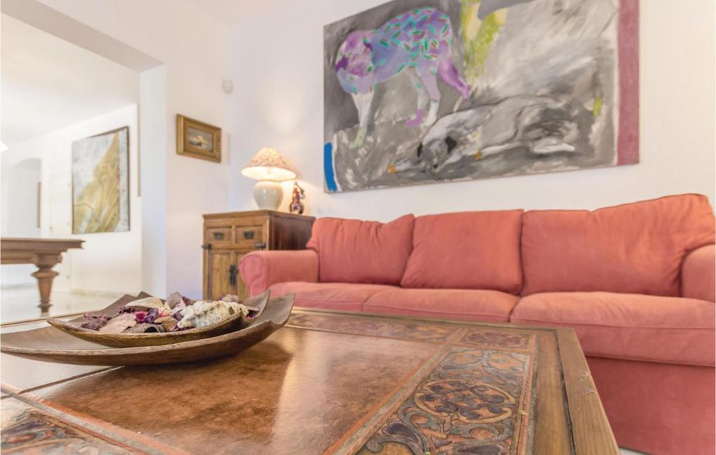Część wypoczynkowa w obiekcie 7 Bedroom Amazing Home In Mijas Costa