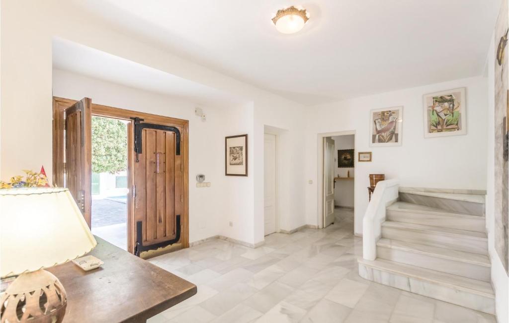 Zdjęcie z galerii obiektu 7 Bedroom Amazing Home In Mijas Costa w mieście La Cala de Mijas