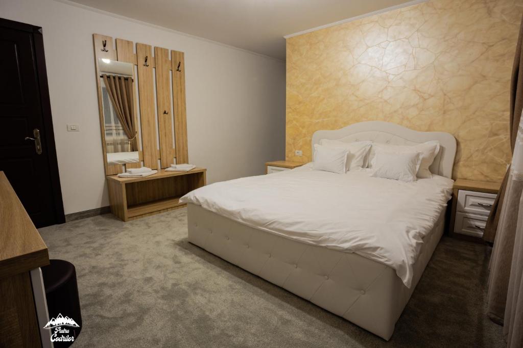 Letto o letti in una camera di Piatra Codrilor