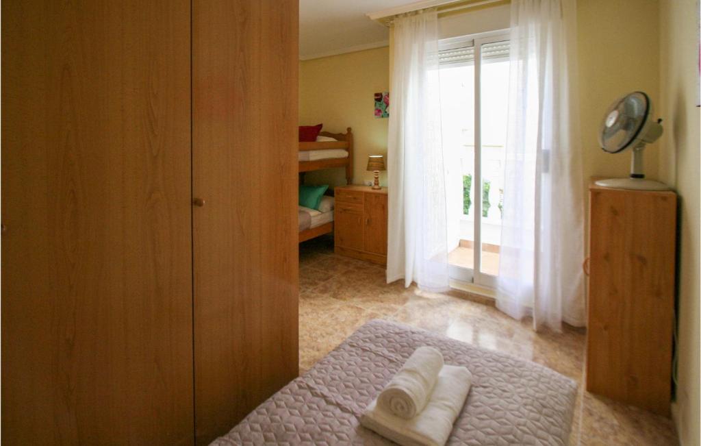 Postel nebo postele na pokoji v ubytování Nice Home In Santa Pola With Wifi