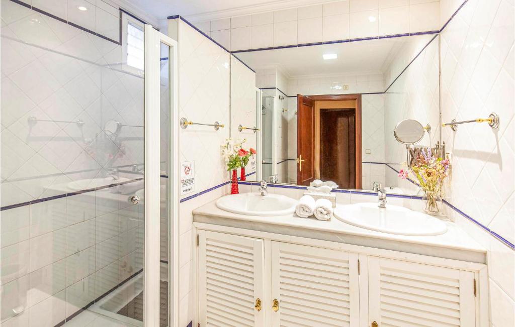 Awesome Home In Tomares With 7 Bedrooms, Outdoor Swimming ...