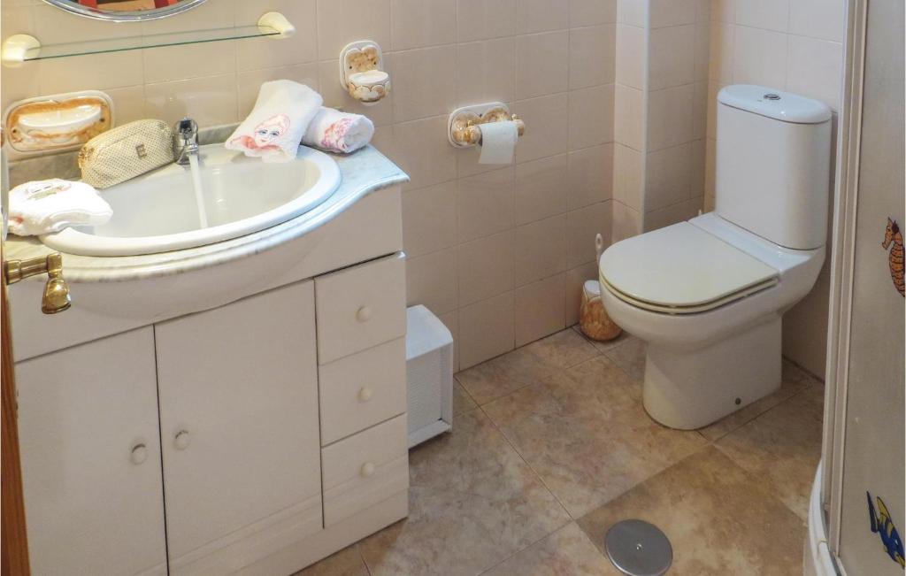 Kúpeľňa v ubytovaní 2 Bedroom Lovely Home In Torrevieja