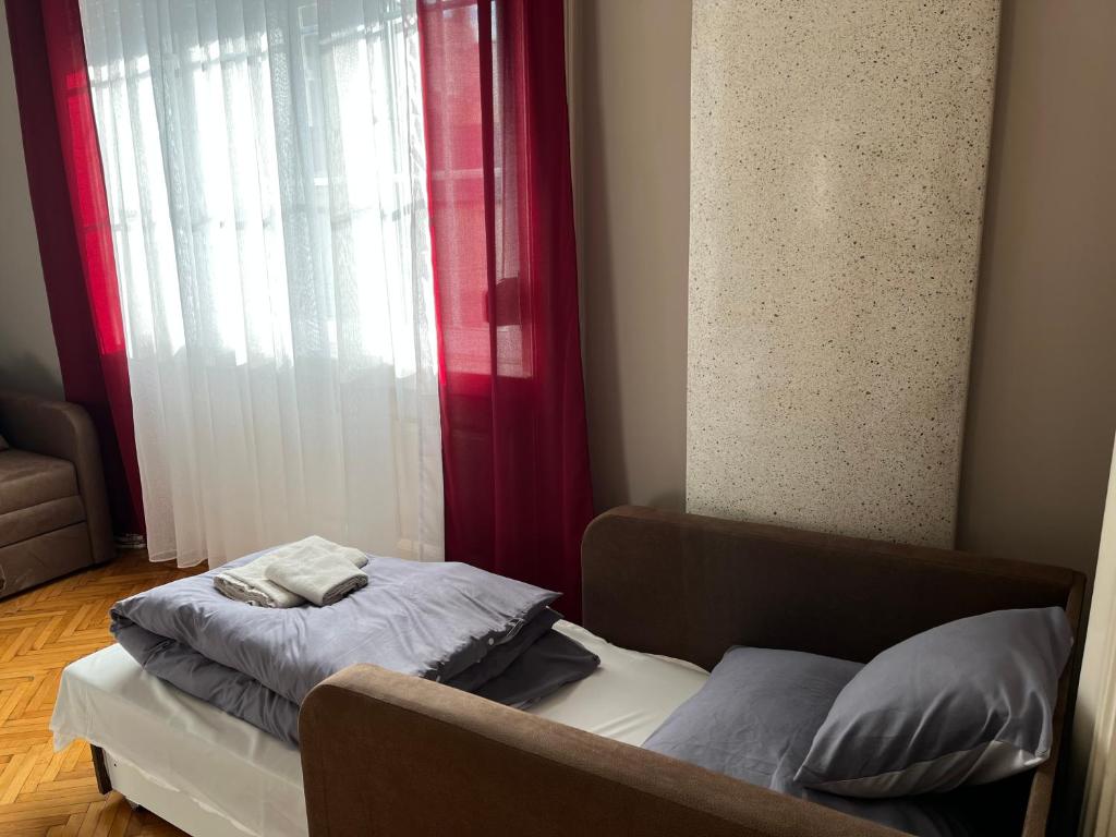 Łóżko lub łóżka w pokoju w obiekcie Széchenyi Apartman (IV Deluxe) Miskolc belvárosában